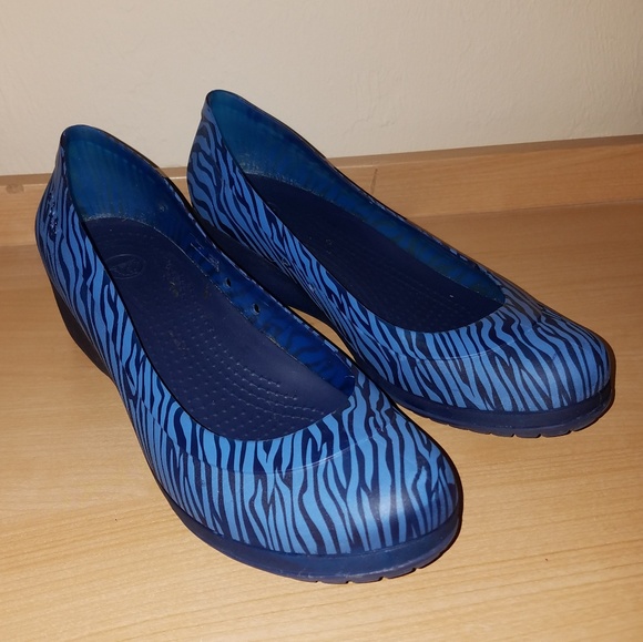 CROCS Shoes - Crocs Blue Zebra Carlisa Wedges